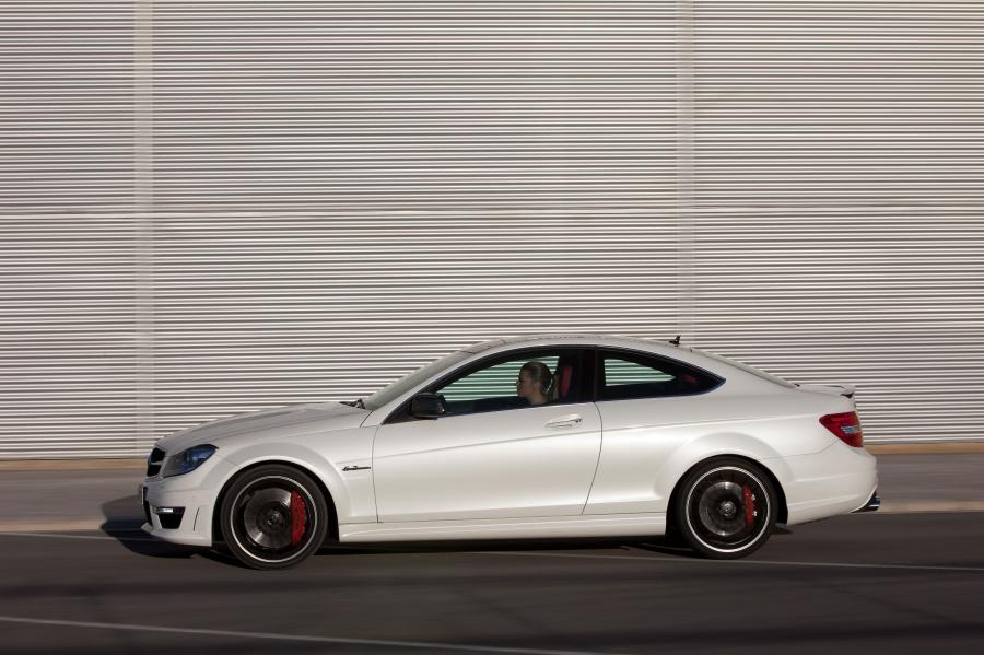 Mercedes-Benz C63 AMG Coupe 2012 года  (фото 18 из 113)